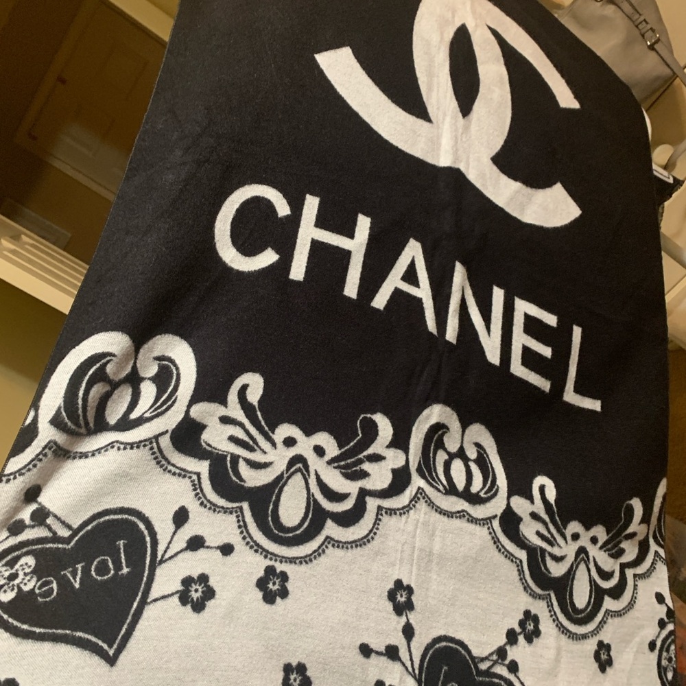 Vintage new “CHANEL”Monochrome Logo Scarf - Picture 3 of 7